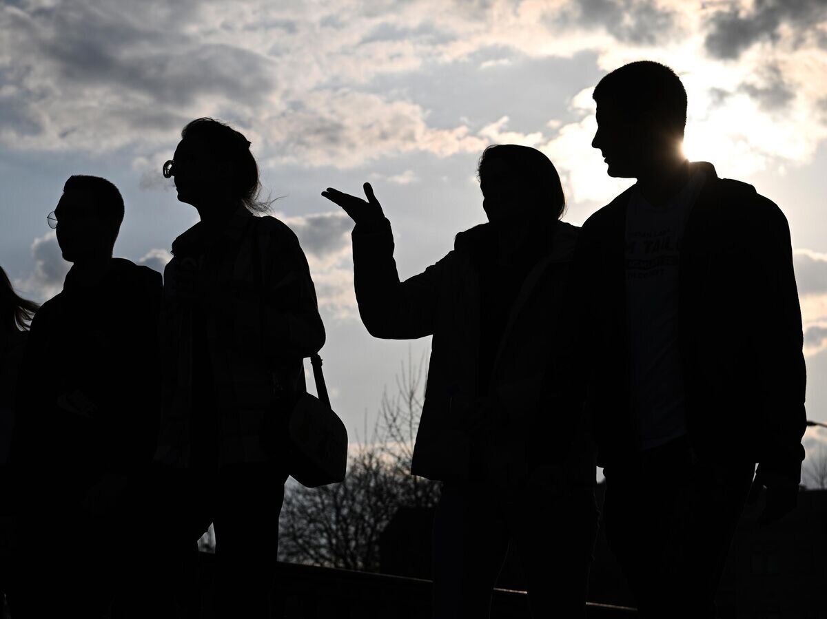    Прохожие на Крымском мосту в Москве© РИА Новости / Павел Бедняков