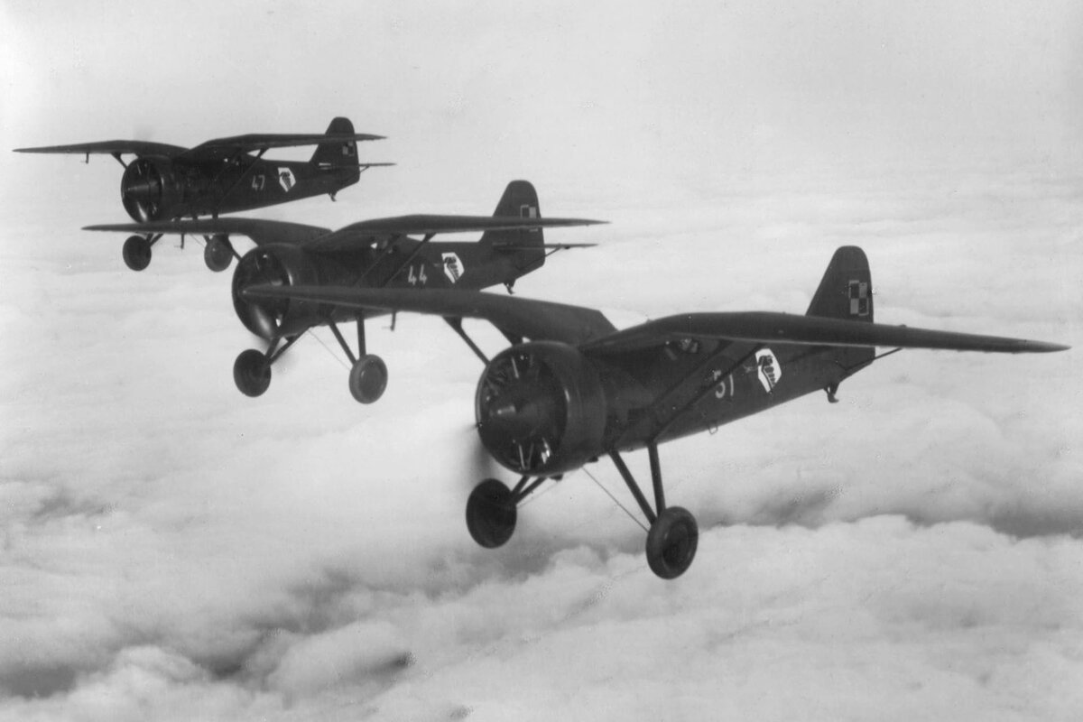 Звено PZL P.11 в полёте. 1938 год. Фото: smartage.pl