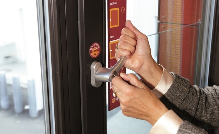 Фото: фурнитура ROTO делает окно таким, каким мы его привыкли видеть