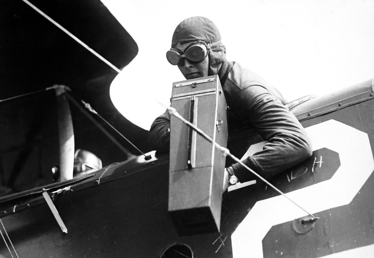 Фотограф с камерой Graflex, 1917-1918 года. (U.S. Army)