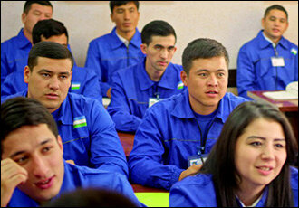 Посетители курсов повышения квалификации при Агентстве по внешней трудовой миграции Узбекистана. Фото с сайта Migration.uz 
