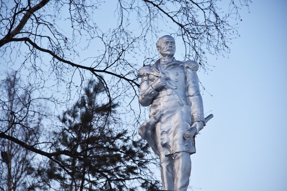 Николаевск-на-Амуре, памятник основателю города Г.И. Невельскому 