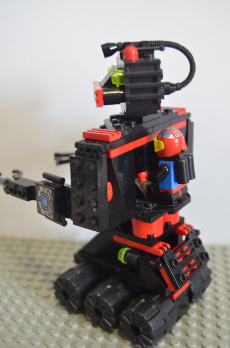 Spyrius 6889