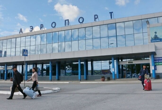 Гостиница аэропорт омск. Аэропорт ОАО «Омский аэропорт». Аэропорт имени Карбышева. Омский аэропорт лого. Омский аэропорт 1989г.