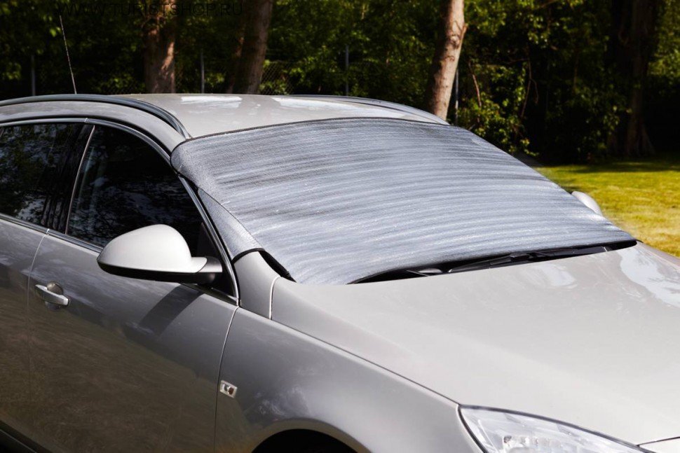 Примерно так выглядит защита, расположенная снаружи лобового стекла