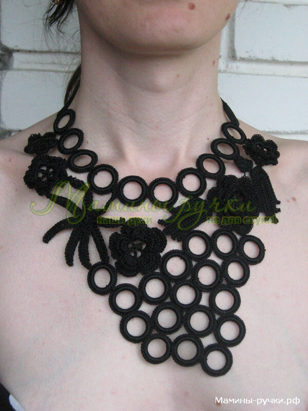 Вязаное крючком колье