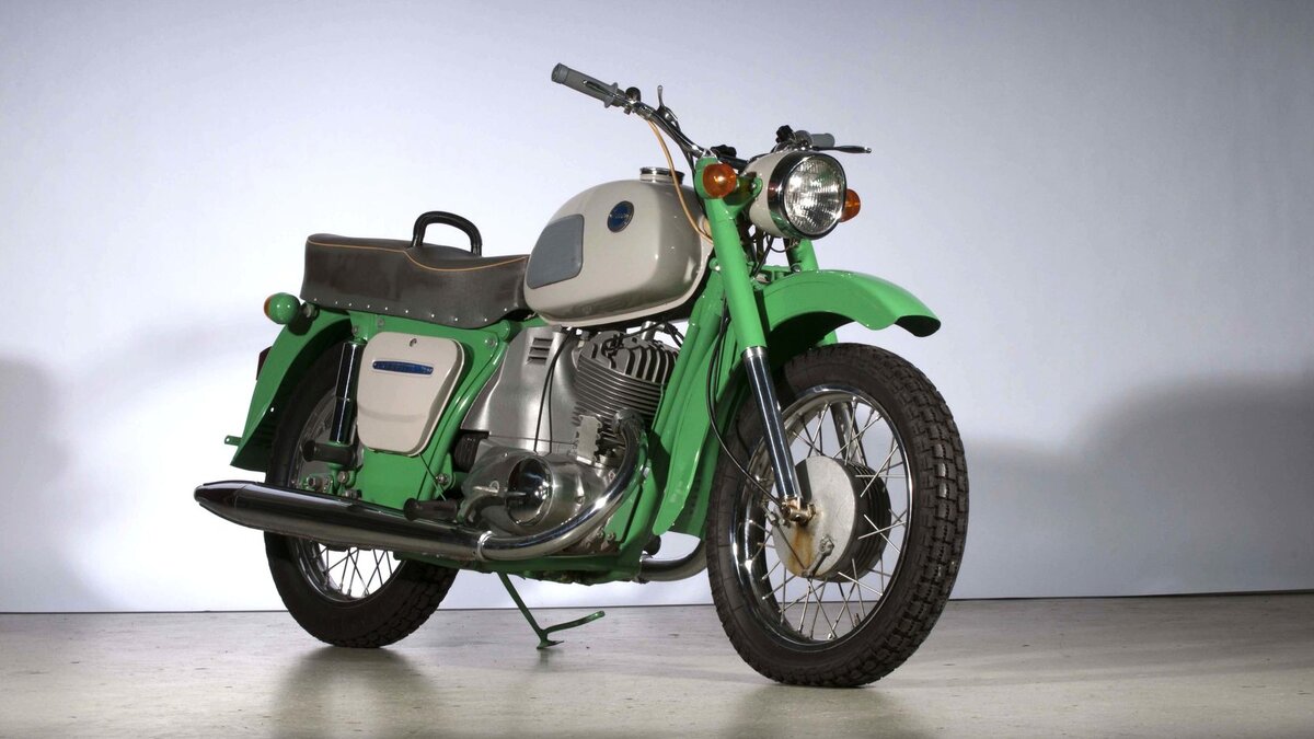 ИЖ Планета-3 1972 года из США в состоянии близком к новому мотоциклу.  