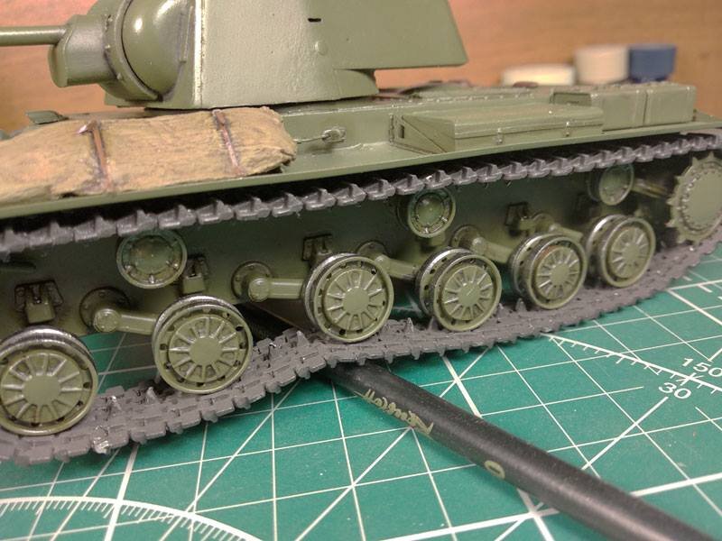 Этот танк -  не игрушка. Это коллекционная модель, имеющая серийный номер и выпущенная тиражом 200 экз. 