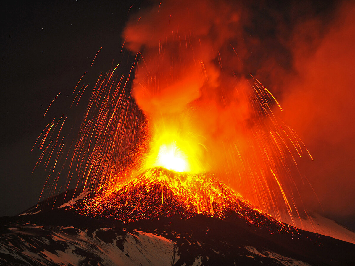 Vulcano. Извержение вулкана Этна 2022. Извержение вулкана Этна 1669. Извержение вулкана Сакурадзима. Этна извержение 2021.