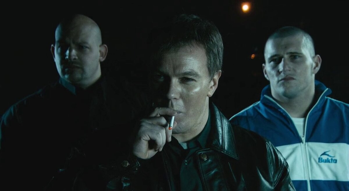 Пацаны из Эссекса 80-х передают привет в недалекое будущее - пацанам из Солнцево 90-х... Честное слово, при взгляде на героев этой картины и их нравы кажется, что британцы экранизировали историю не своего отечественного криминала, а российского. 