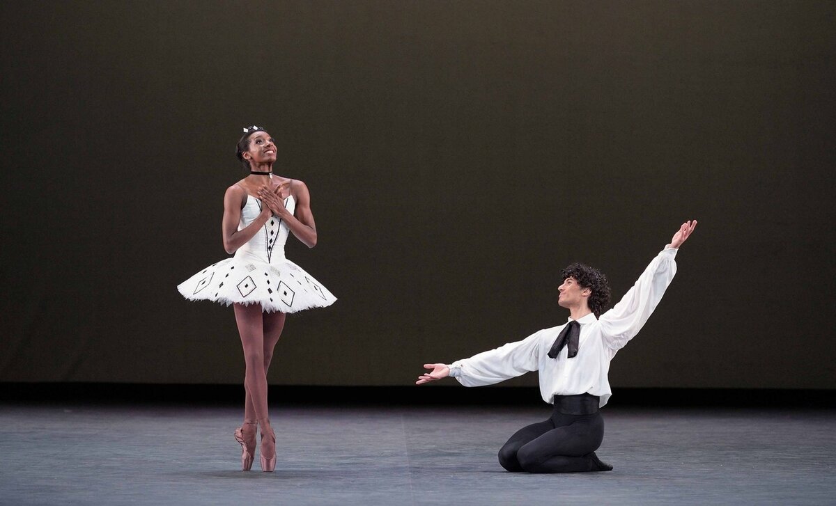 По мнению американской балерины, цвет колготок радикально влияет на восприятие образа на сцене