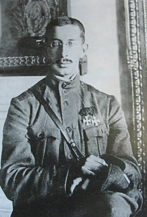 Генерал - майор  Александр Иванович  Верховский  (1886—1938), генерал-майор (1917), комбриг (1936). В июле — сентябрь 1917 командовал.войсками Московского военного округа, в сентябре — октябре 1917 военный министр Временного правительства. С 1919 в Красной Армии, с 1921 на преподавательской работе. В 1922 военный эксперт делегации РСФСР на Генуэзской конференции. 