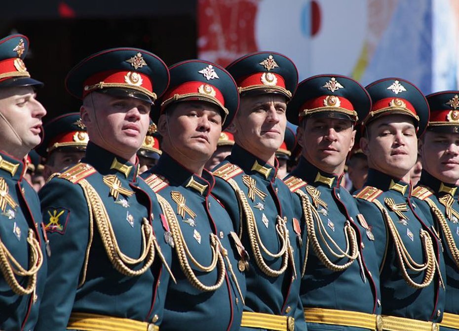 Парадная одежда военнослужащих. Парадная одежда военнослужащих. Парадная форма кыргызстана. Парадная форма солдата советской армии. Парадная форма офицеров вс рф 2022.