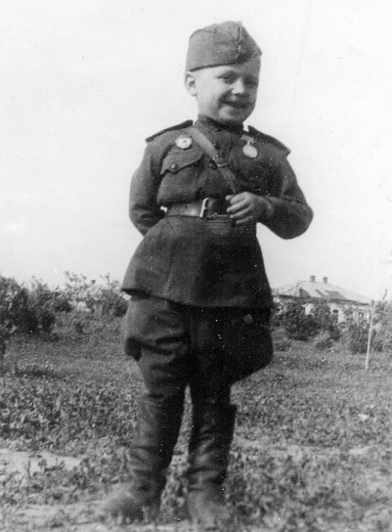 Сережа Алешкин,  фото 1943 года