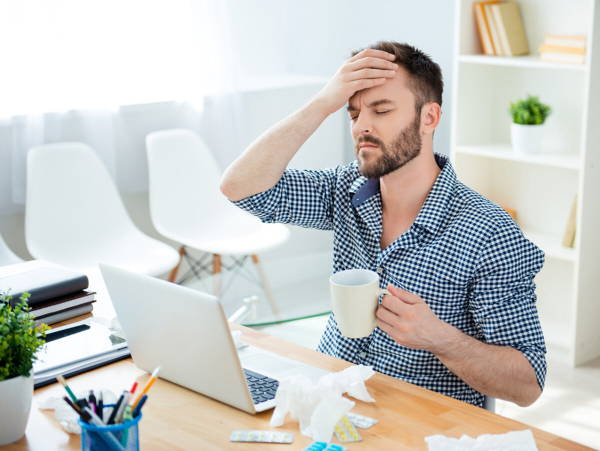 Работа в современных офисах практически не связана с какими-либо опасностями и рисками. Просторное светлое помещение, удобное офисное кресло, стол, компьютер, кондиционер. Всё это создает атмосферу комфорта и уюта. К тому же всегда можно слегка перекусить во время работы. 
