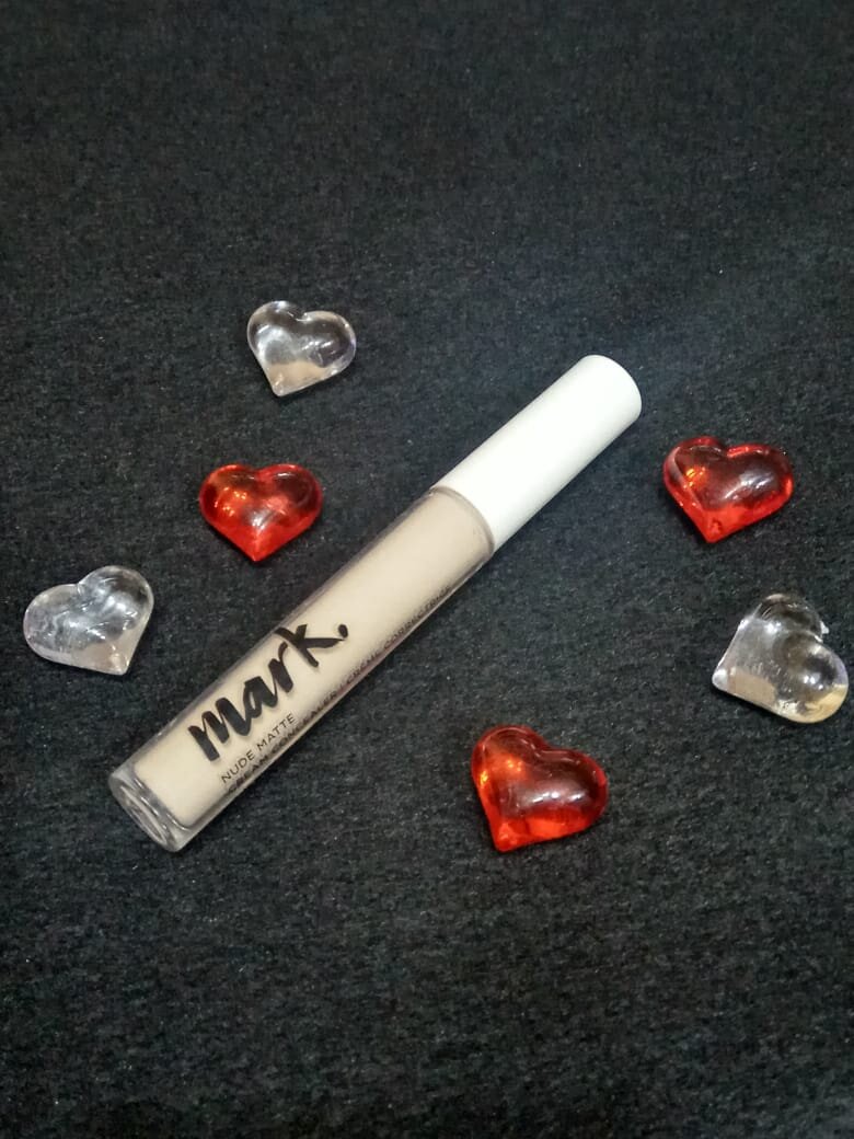 Маскирующее средство Avon mark "Идеальный тон"