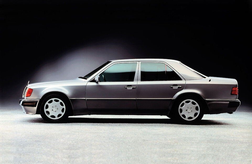 Mercedes-Benz W124 — серия легковых автомобилей бизнес-класса немецкой торговой марки Mercedes-Benz, которая производилась в 1984—1996 годах. 