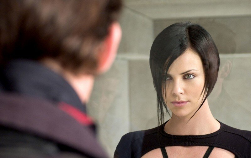 Создается впечатление, что Эон Флакс прекрасно просчитывает каждый шаг противника. Однако это напускное и ориентировано на зрителя.