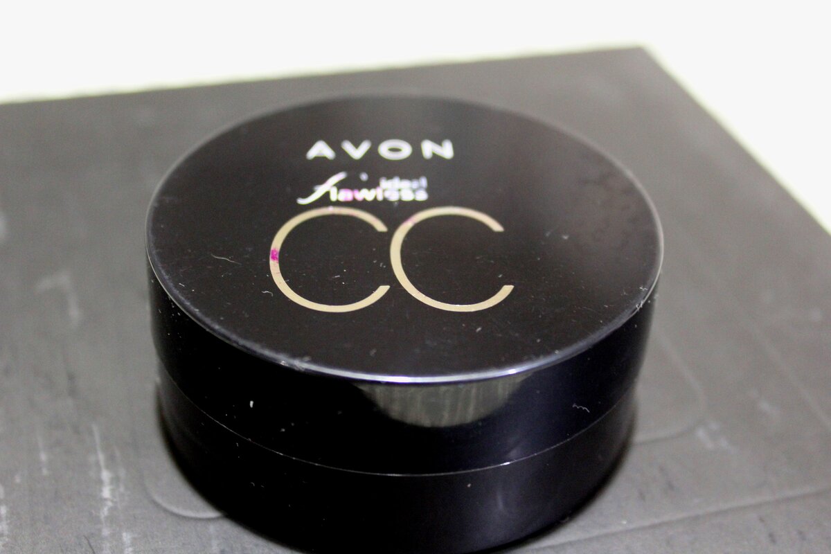 Прошу прощения за слегка помятый вид баночки. Эта пудра находится у меня очень долгое время.