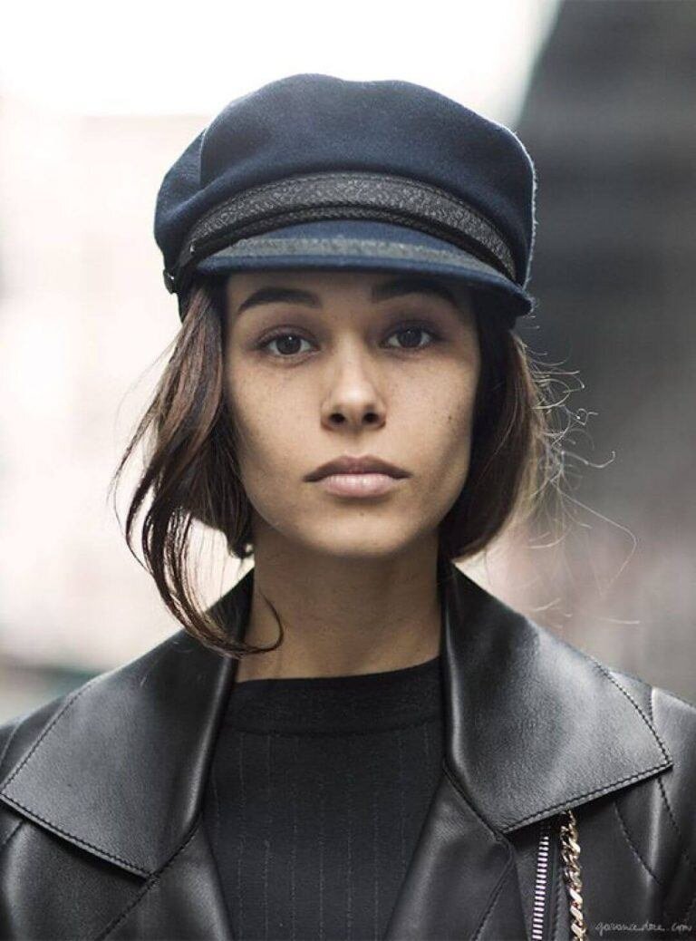 Кепки с яркими принтами