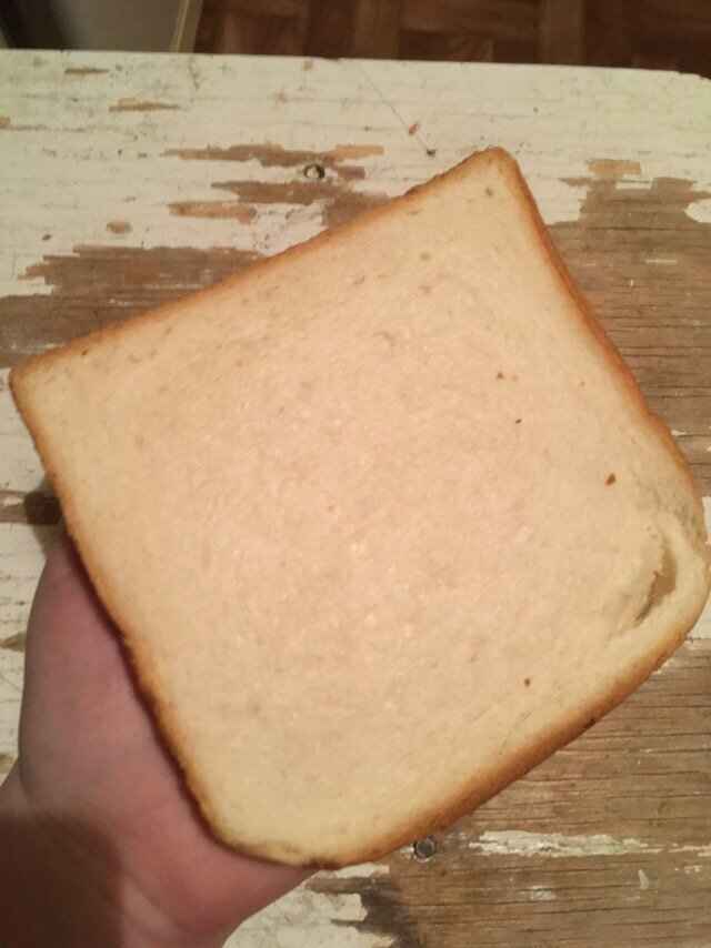 Хлеб в пятерочке. Батон нарезной пятерочка. Хлеб в дикси нарезной. Точторный хлеб белый. Батон нарезной пятерочка.