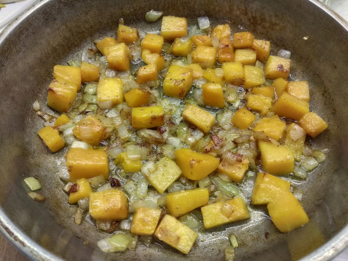 Тыква у меня Зелёный Хаббард - готовые замороженные кусочки из морозилки.