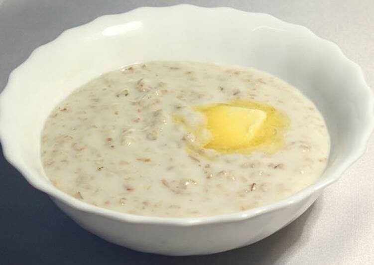 Завтрак - ячневая каша на молоке с маслом 200 гр. + яйцо вареное + бутерброд с маслом(хлеб ржаной) + чай зеленый без сахара.