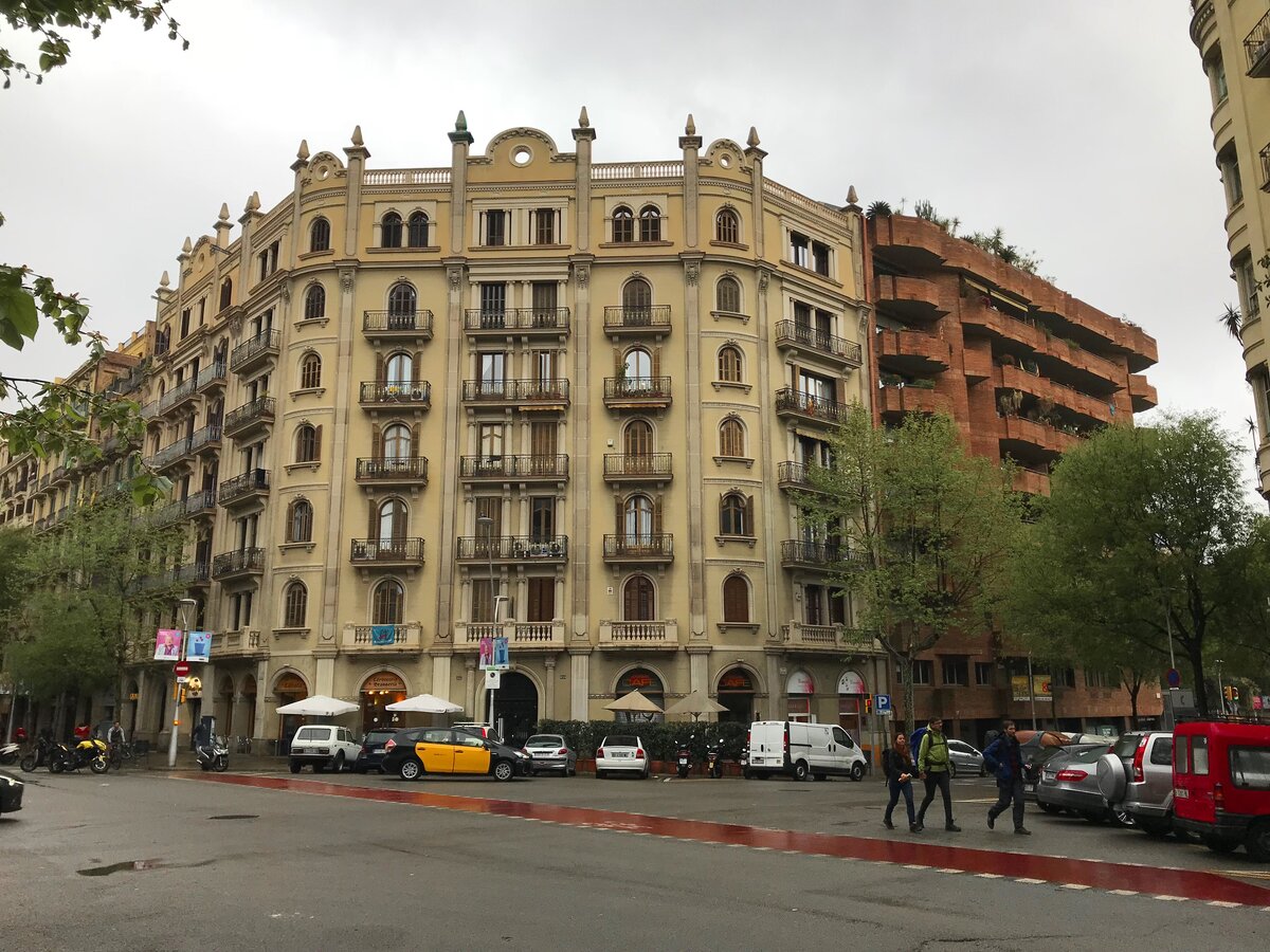 Если хорошо присмотреться, то можно увидеть российскую Ниву! 