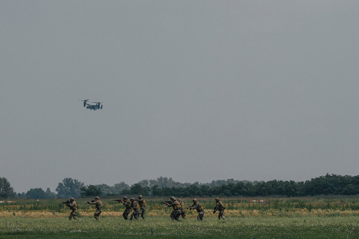 Самолет V-22 Osprey во время учений с войсками спецназа НАТО в прошлом месяце в Венгрии. 