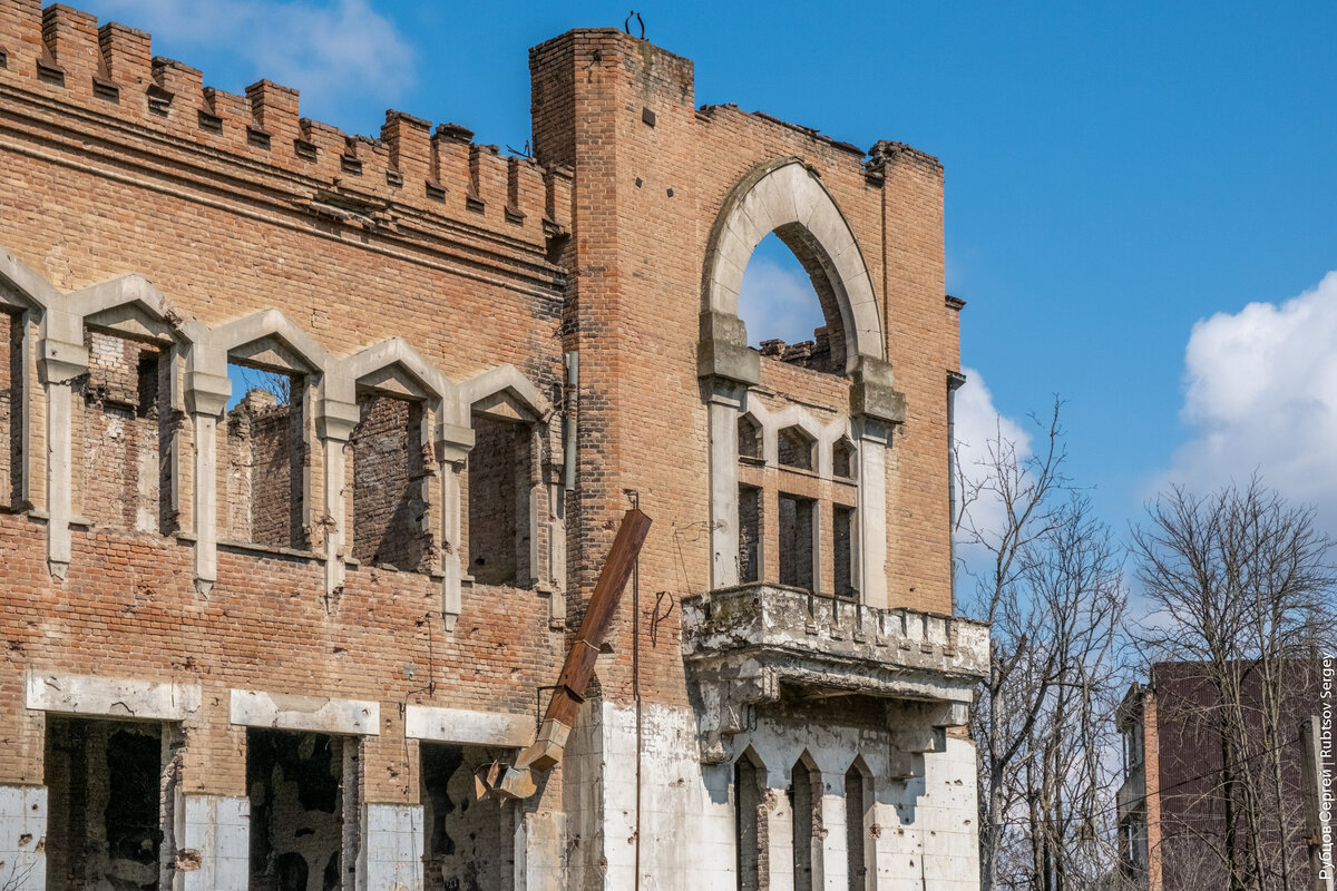 Английский замок в грозном фото Заброшенный "английский замок" в Грозном Региональная Заброшкофилия Дзен