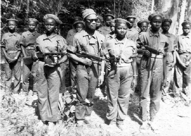 Повстанцы в Гвинее-Бисау, обратите внимание на оружие