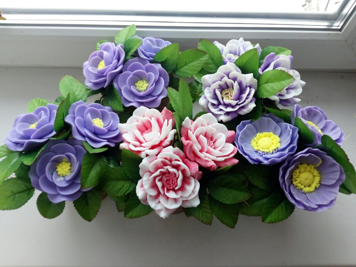 Маленькие букетики в горшочках