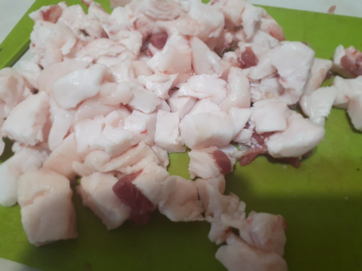 Разрезаю на небольшие кусочки