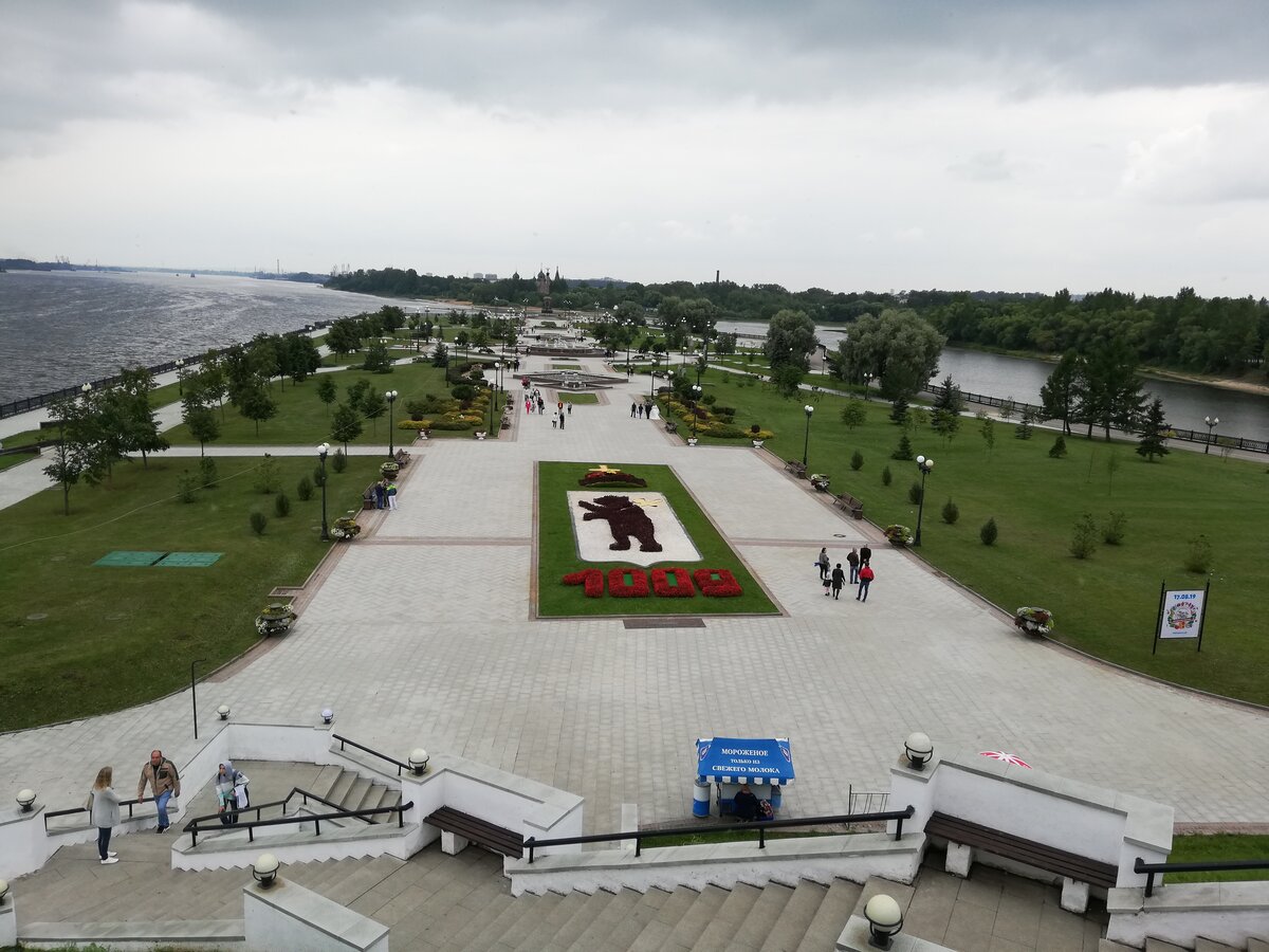 парк на стрелке в ярославле