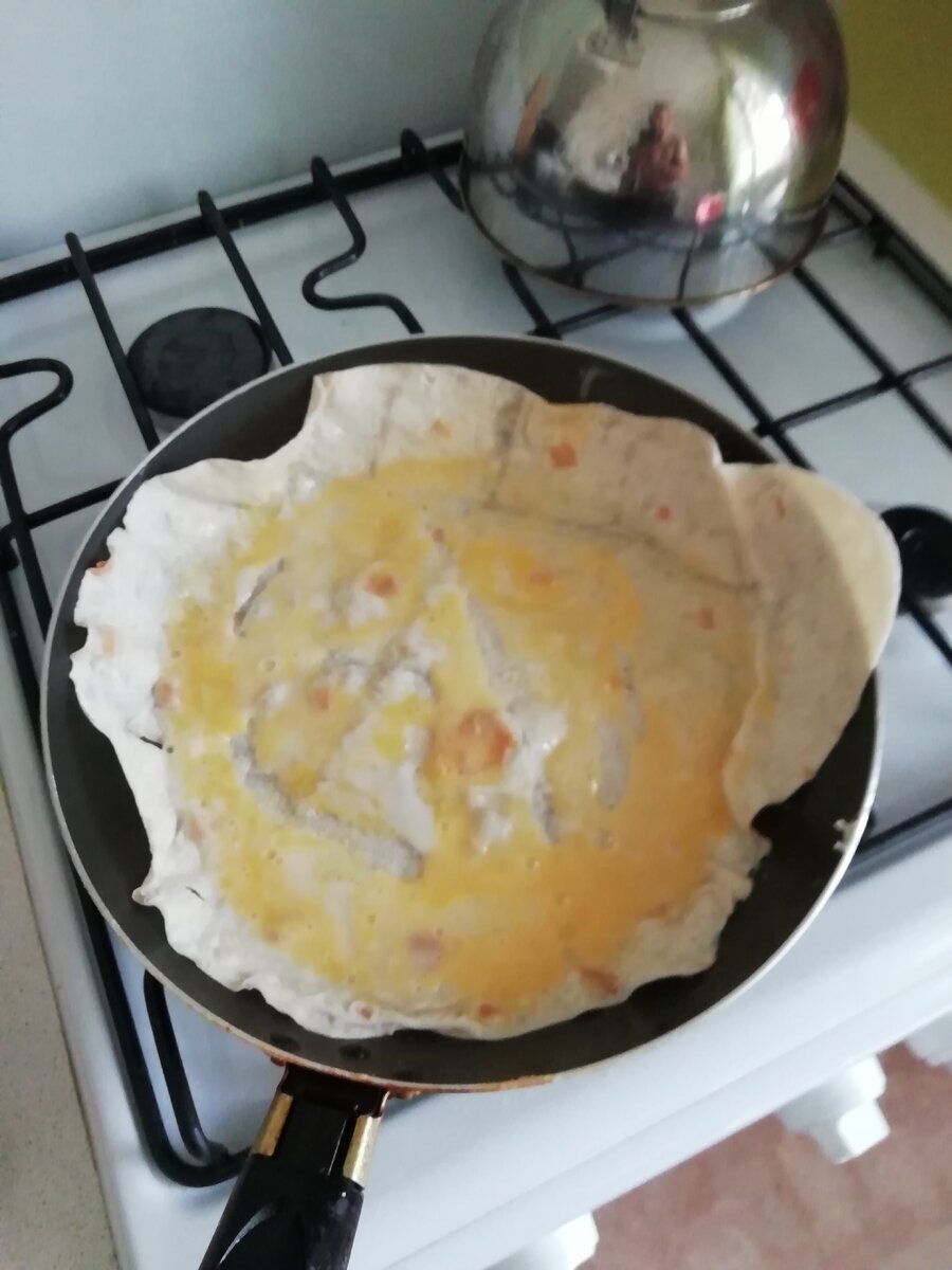 Яйцо на лаваше