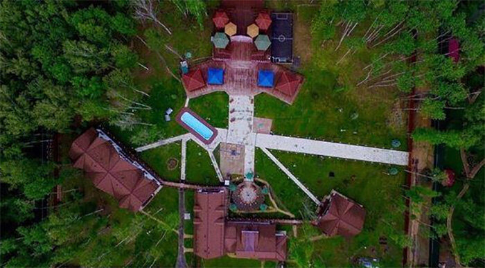 Съемочная площадка скандальной телестройки с высоты птичьего полета