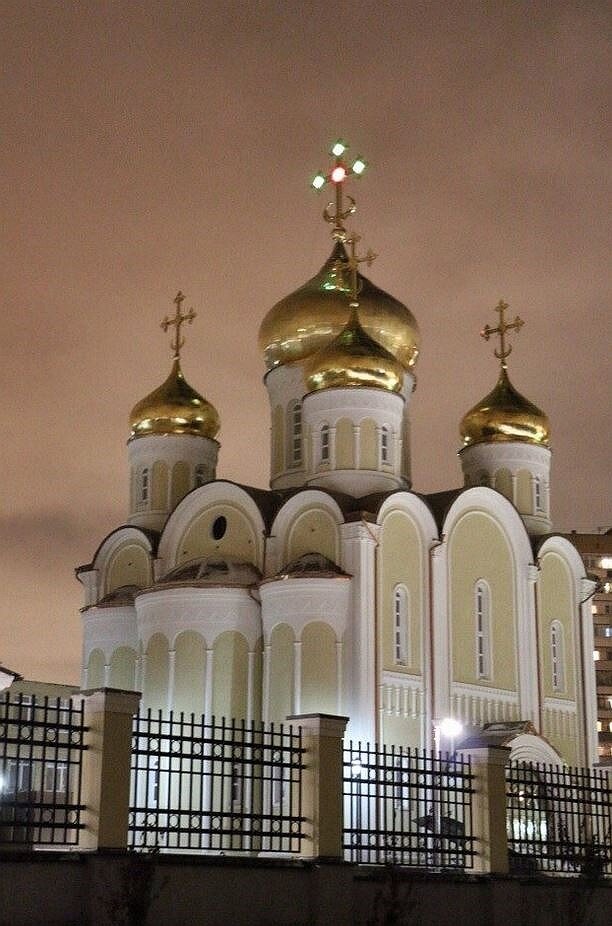 Храм тримифунтского в москве. Храм святителя Спиридона в Москве. Храм Спиридона Тримифунтского в Москве. Храм Спиридона Тримифунтского приход в Нагатинском. Церковь Нагатинский Затон.