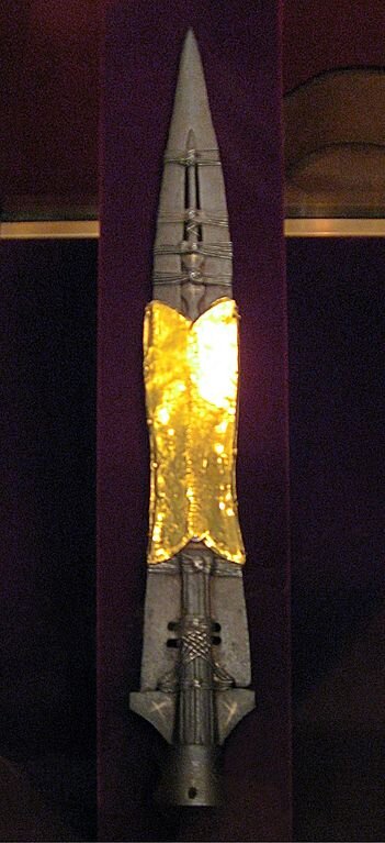 Копье в экспозиции венской Weltliche Schatzkammer (Австрия).