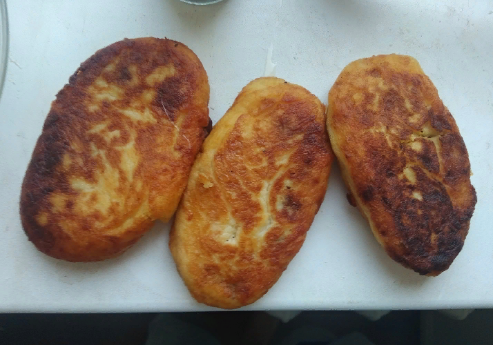 Картофельные пирожки с грибами и сыром (домашнее лакомство)