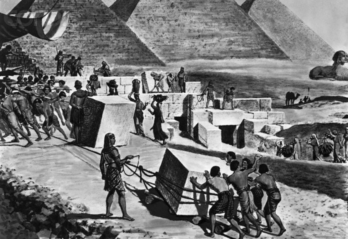 Construction of a pyramid. In the foreground, the supervisor with a whip (by the way, dressed as a royal headdress)                                                                                                                                         https://2.bp.blogspot.com/-4kOkNCLQvdQ/W7ho7cJrDsI/AAAAAAABGK4/qPKDRV_MYIsSJLPmMr77HxISOKUedAu0QCLcBGAs/s1600/05.jpg