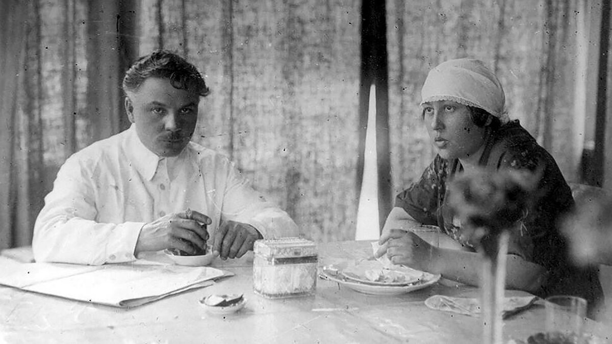 Ворошилов на отдыхе с женой в Сочи 1930 г.