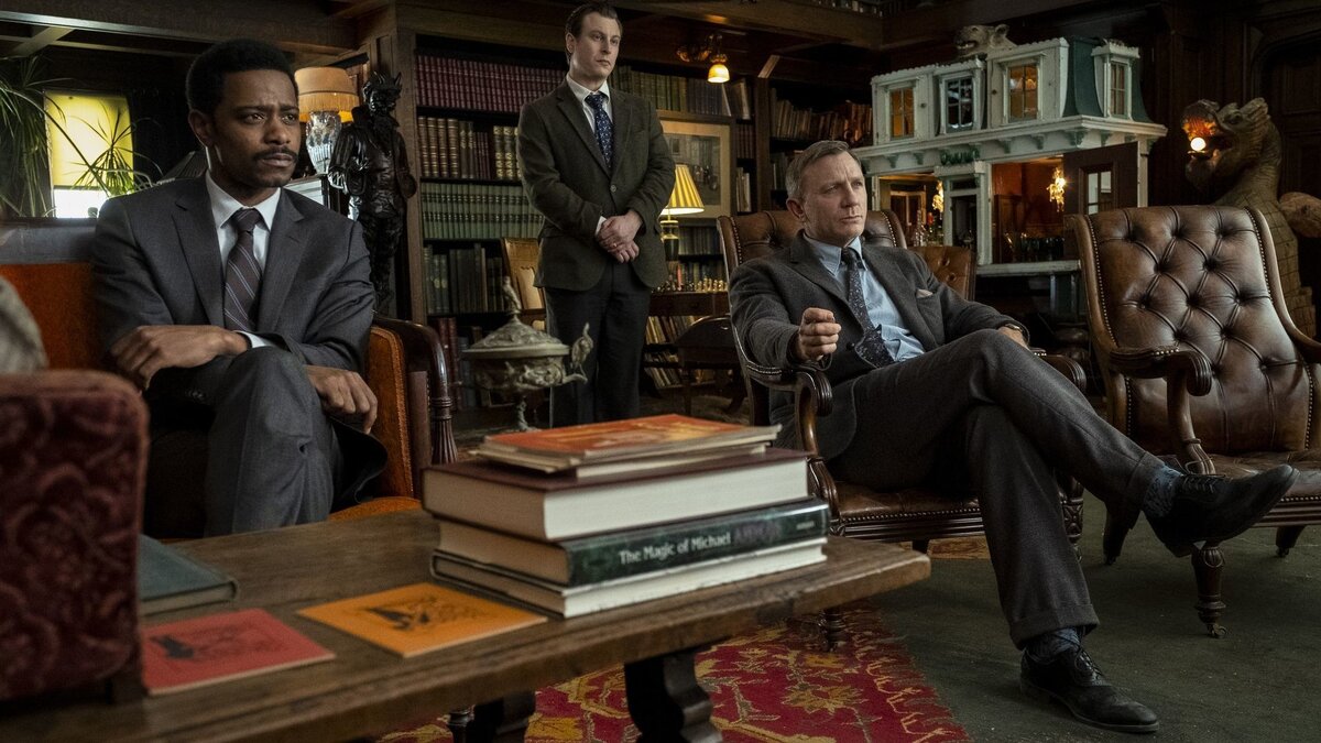 кадр из фильма "Достать ножи"