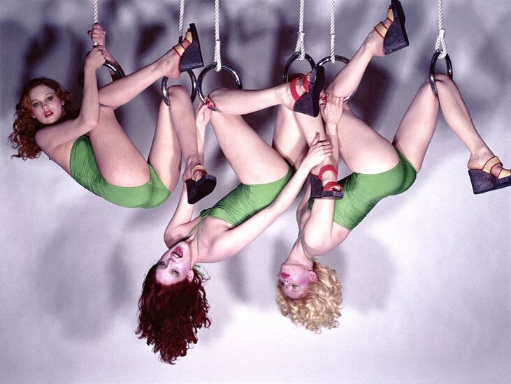 Ги Бурден. Vogue Paris. Март 1973. Фото: The Guy Bourdin Estate 2020 Courtesy of Louise Alexander Gallery