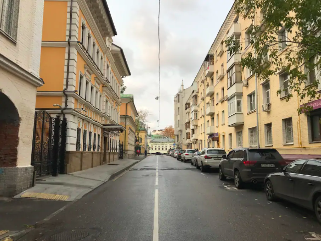 Улица в Москве, где расположена Балетная квартира. Фото автора канала