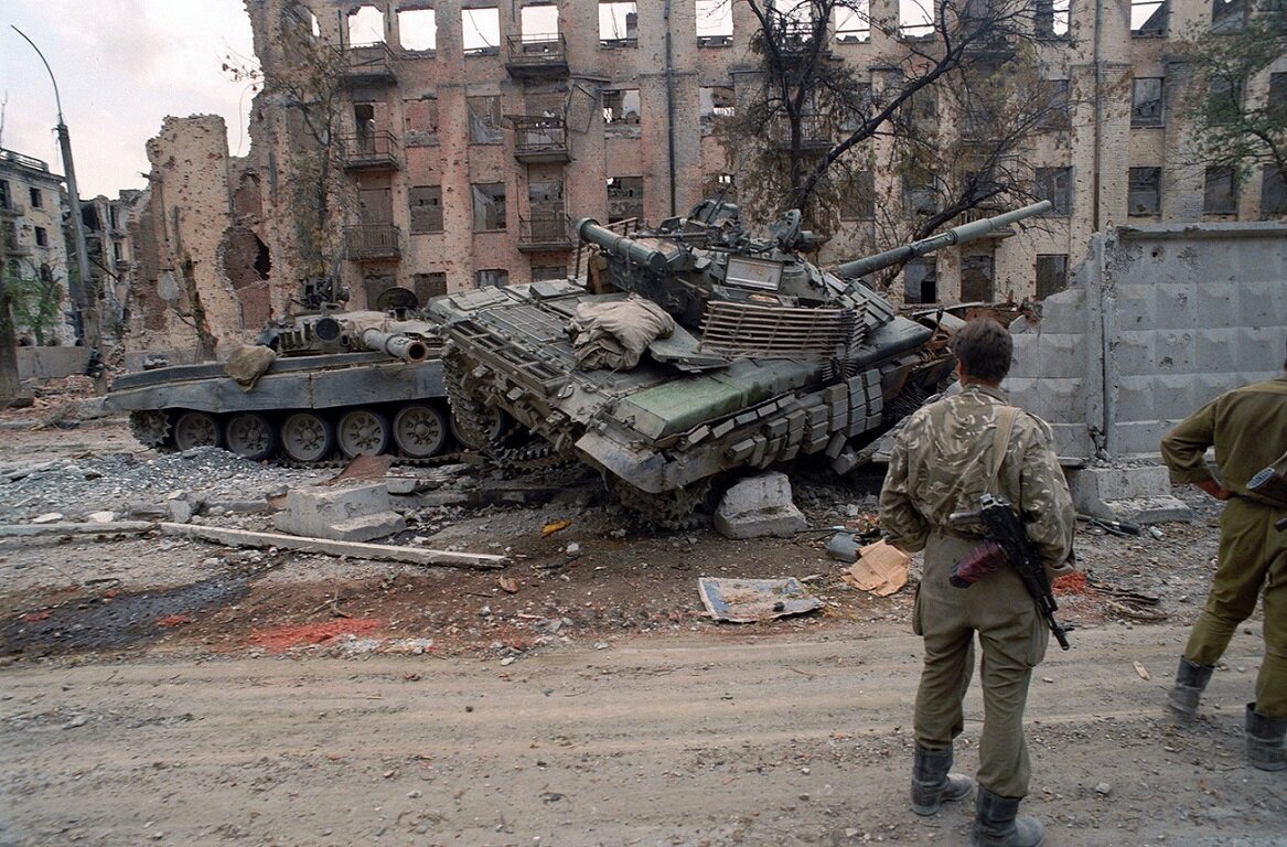 Подбитые танки т72 в Чечне. Чечня 1995 штурм Грозного. Чечня Грозный штурм август 1995.