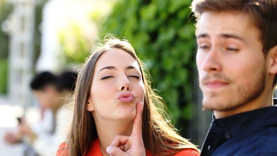 Дорогая, я подумаю, быть ли с тобой. Вот так должно быть!