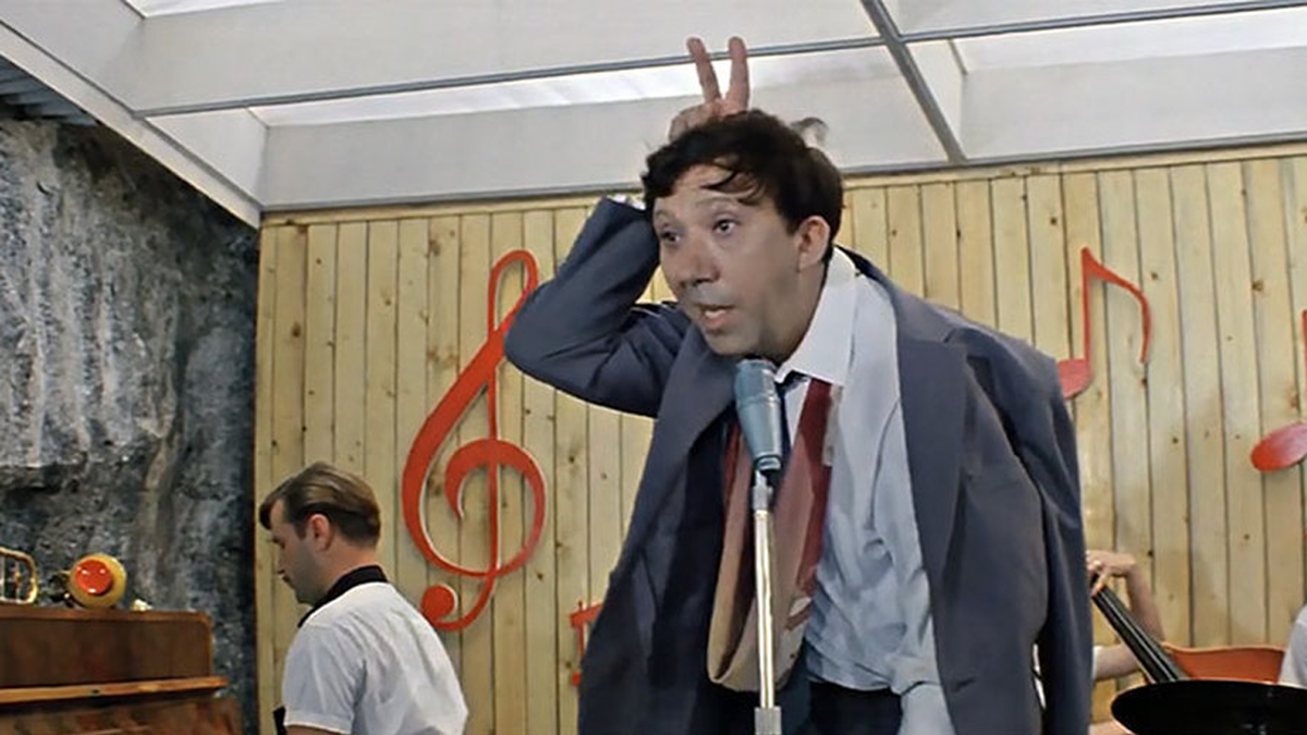 Кадры из фильма "Бриллиантовая рука"