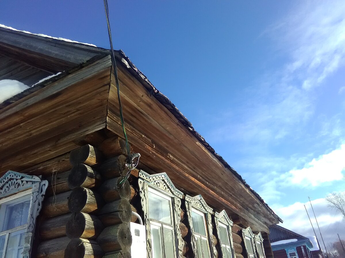 Мой дом. Солнечный зимний день.