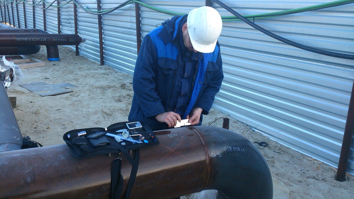 В газовых колодцах выполнение работ по сварке и резке допускается при выполнении следующих условий