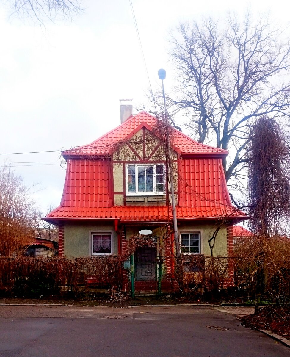 Не домик - сказка! Иногда специально хожу полюбоваться на него.